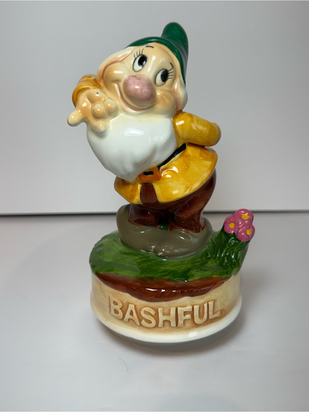 Disney Snow White & The Seven Dwarfs Schmid Bashful Music Box Figurine Japan